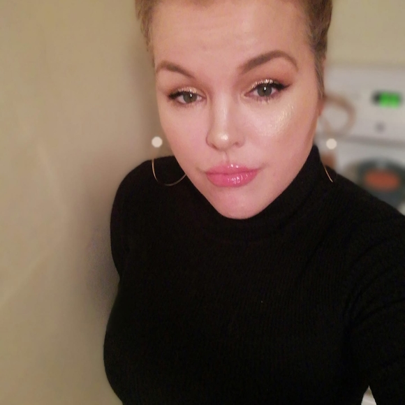 Meet your Posher, Lisa - Picture 1 of 1